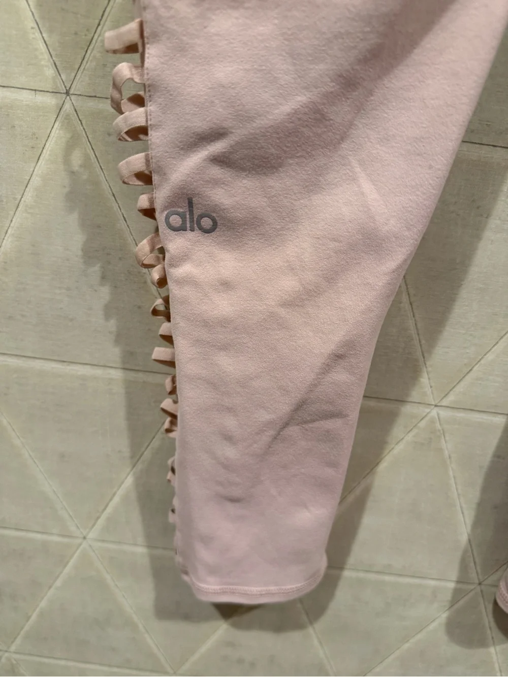 { ALO Yoga } High Waist Prism Capri Pale Mauve